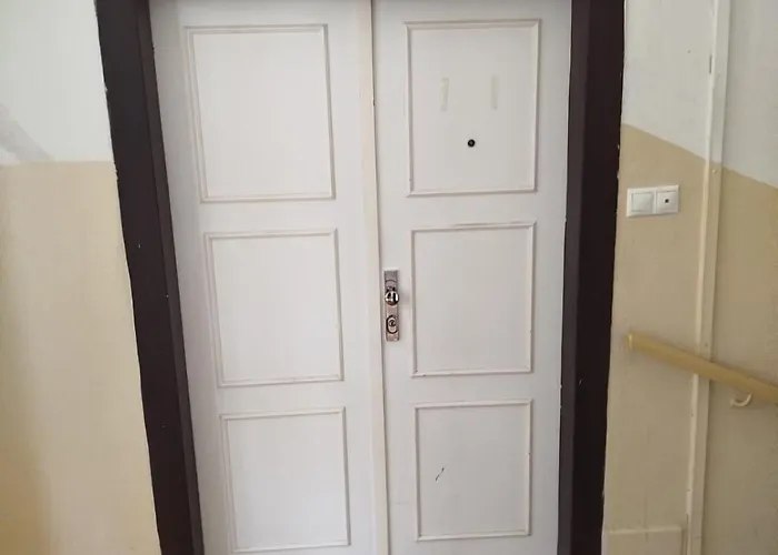 Need Is Love1 Daire *